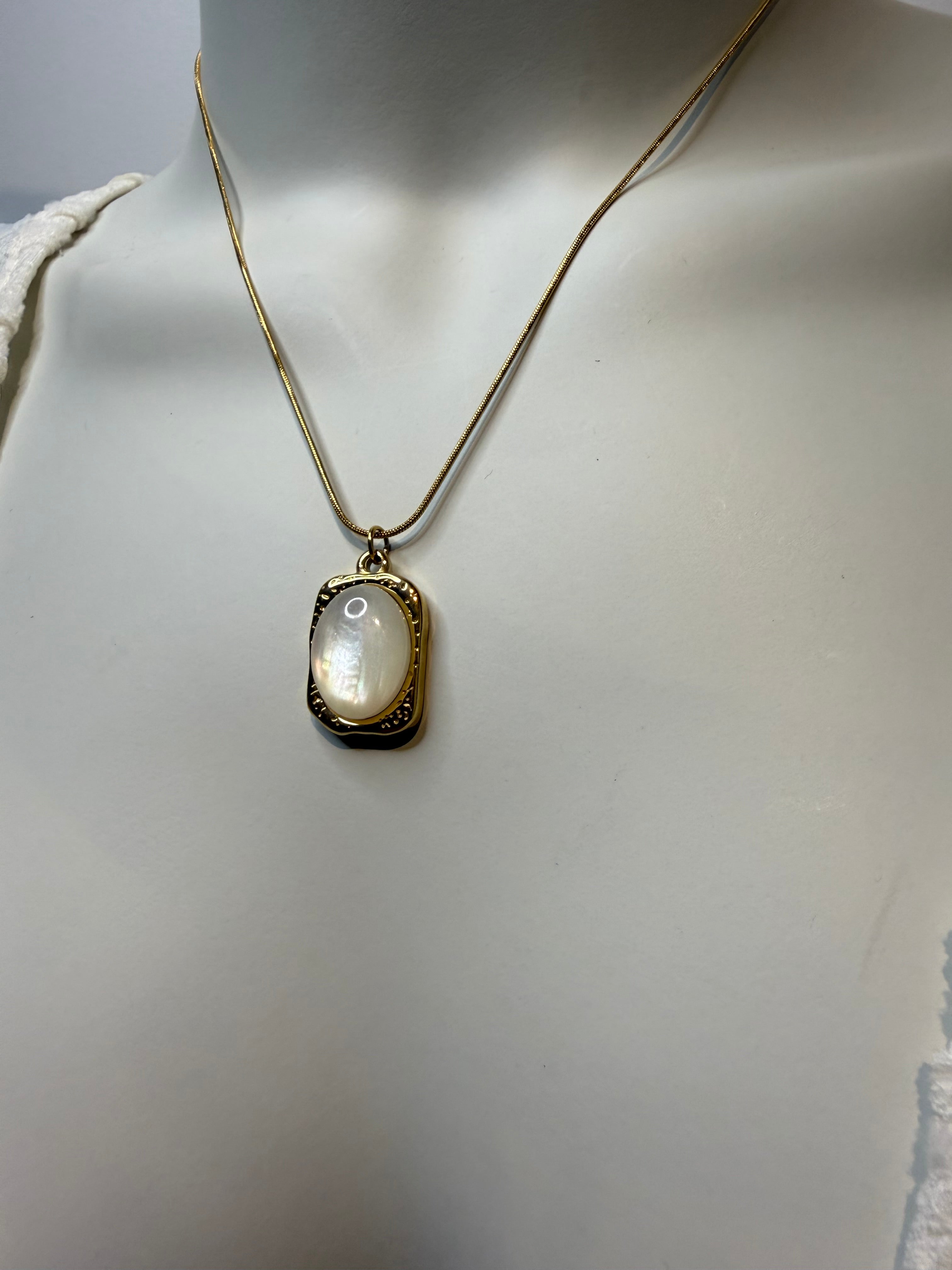 Collier IRIS doré