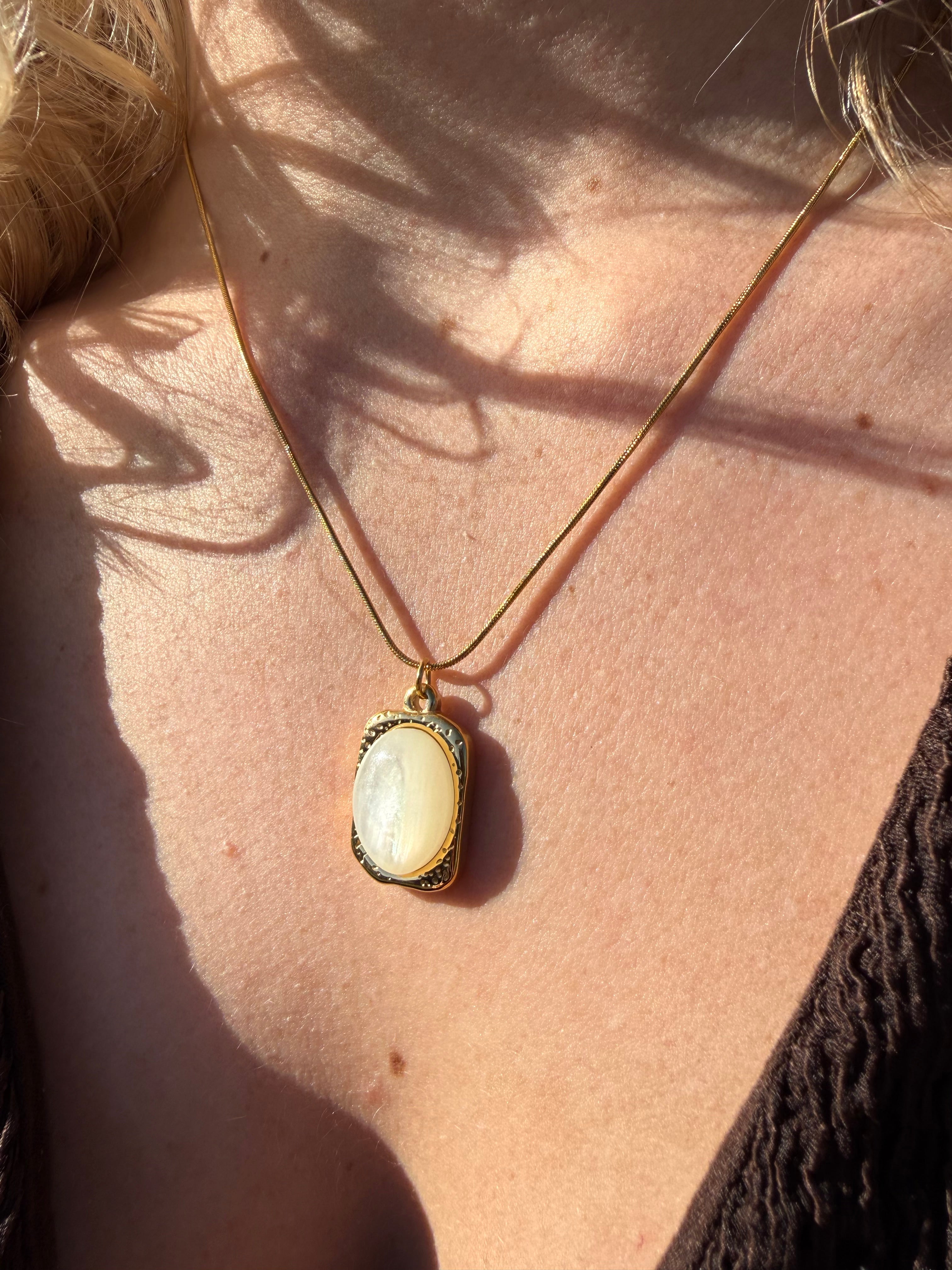 Collier IRIS doré